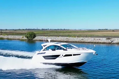 Cruisers Yachts 50 Cantius