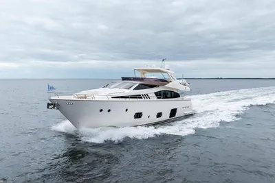 Ferretti Yachts 800