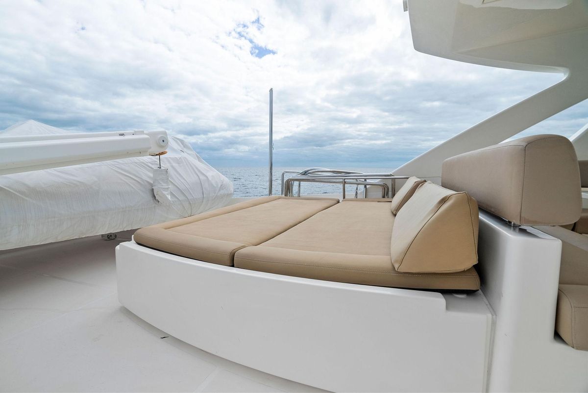 2012 Ferretti Yachts 80 