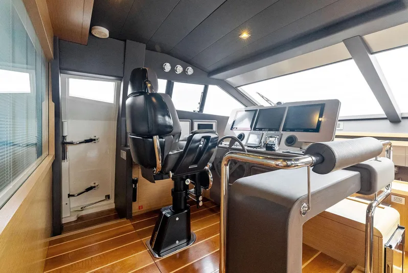 Bon Bon Yacht Photos Pics 