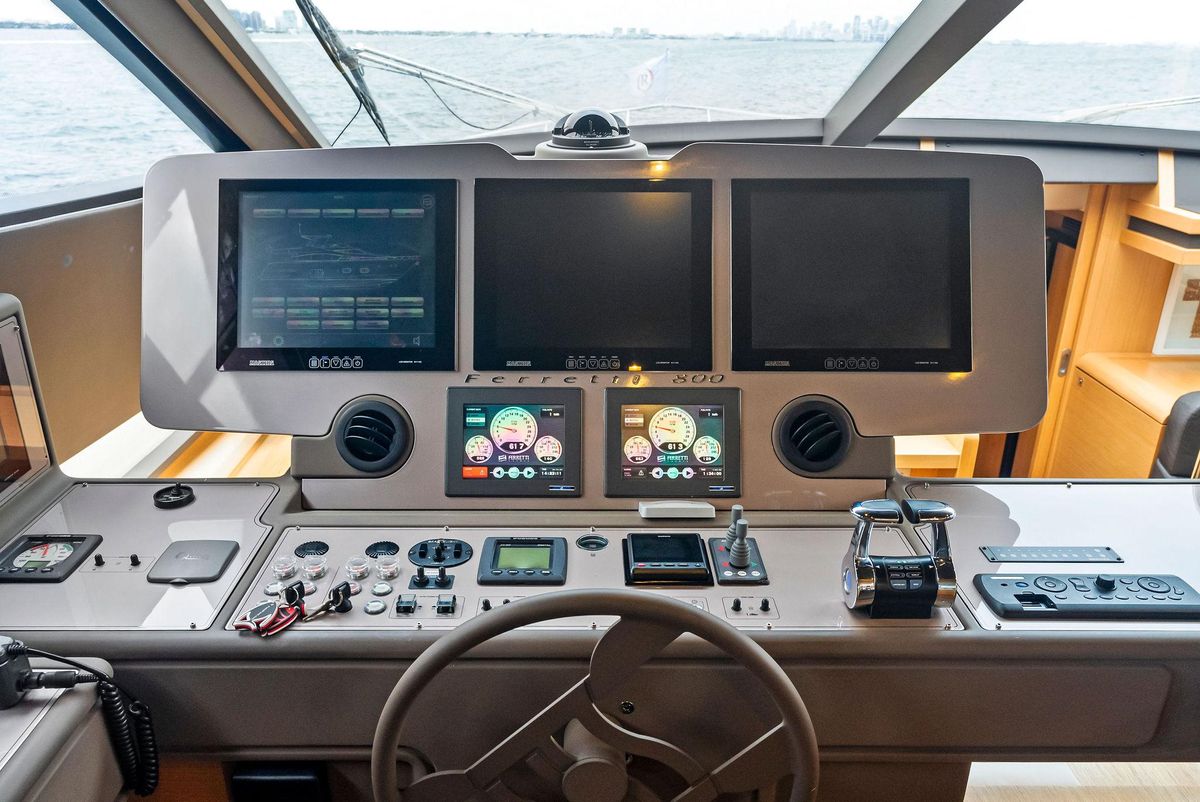 2012 Ferretti Yachts 80 