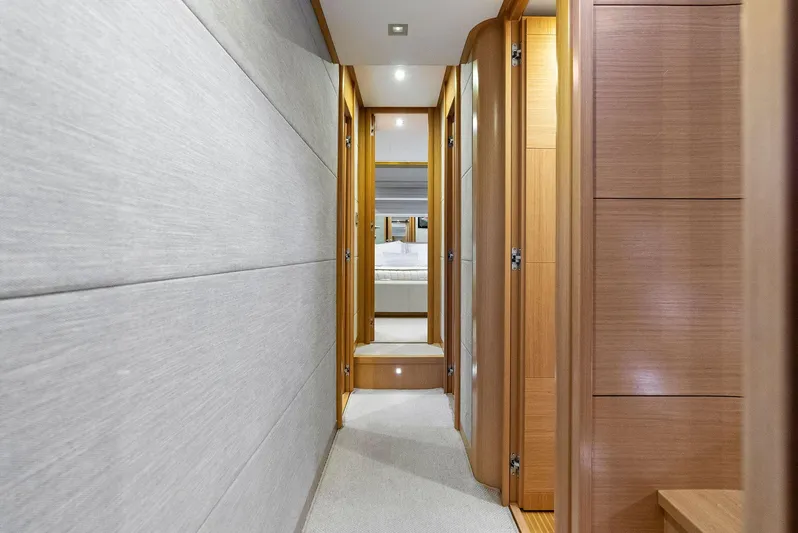 Bon Bon Yacht Photos Pics 