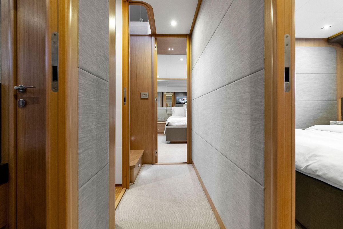2012 Ferretti Yachts 80 