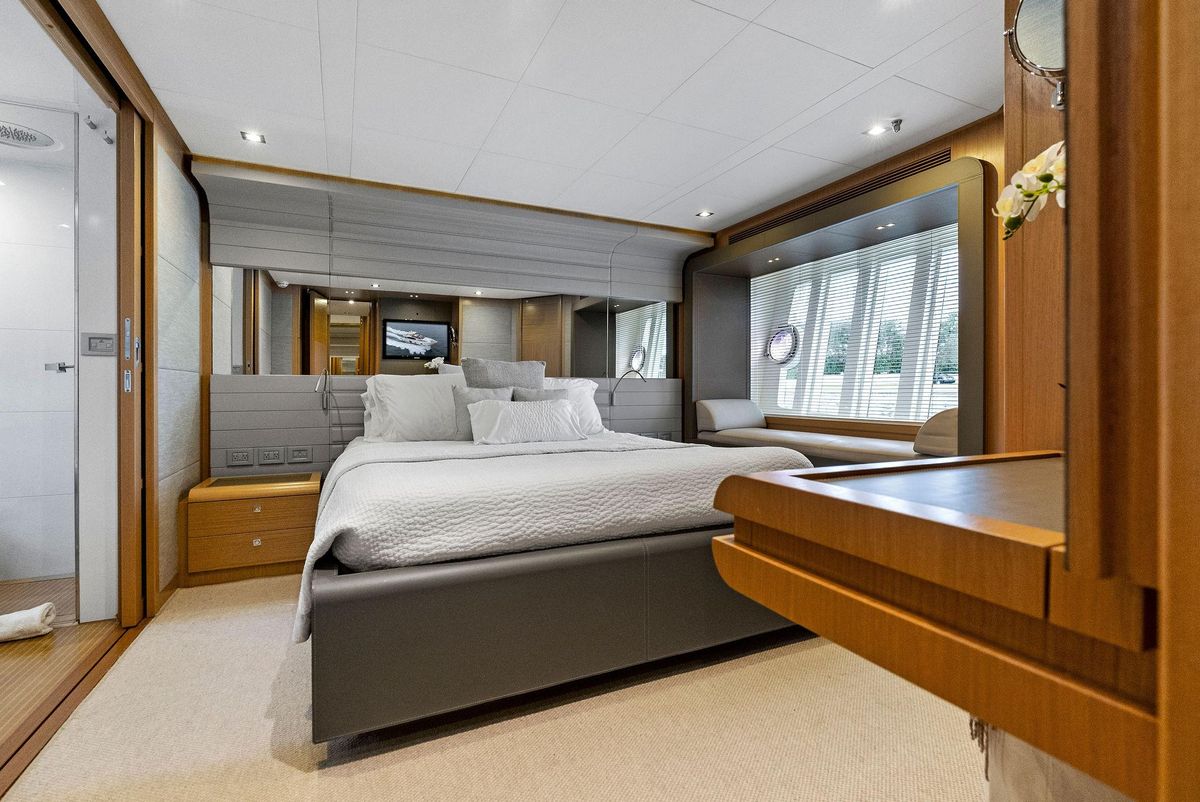 2012 Ferretti Yachts 80 