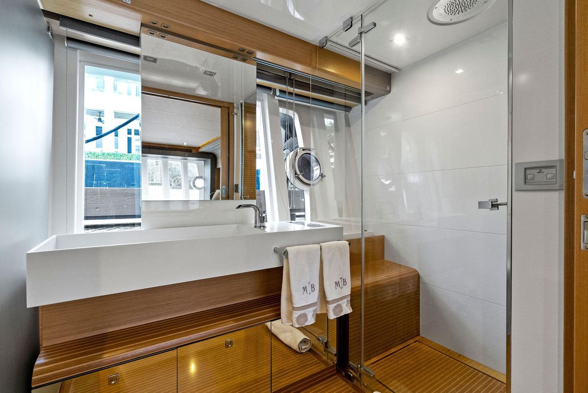 2012 Ferretti Yachts 80 