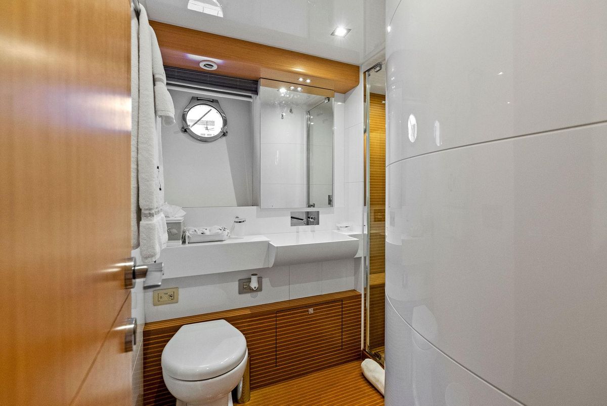 2012 Ferretti Yachts 80 