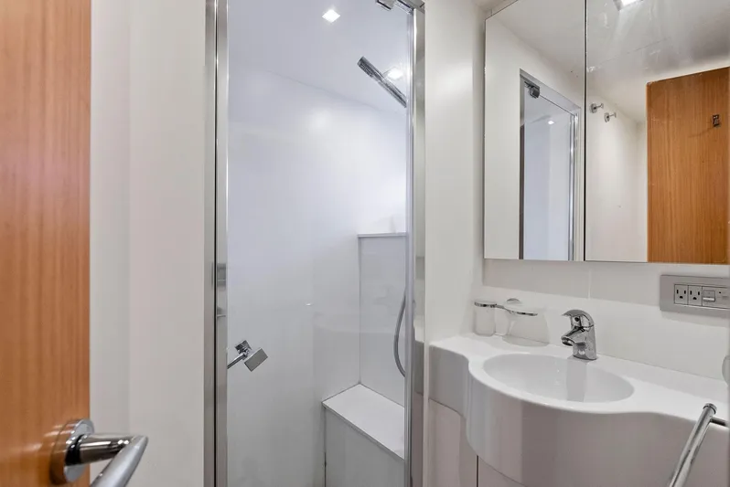 Bon Bon Yacht Photos Pics 