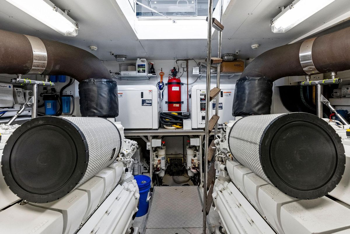 2012 Ferretti Yachts 80 