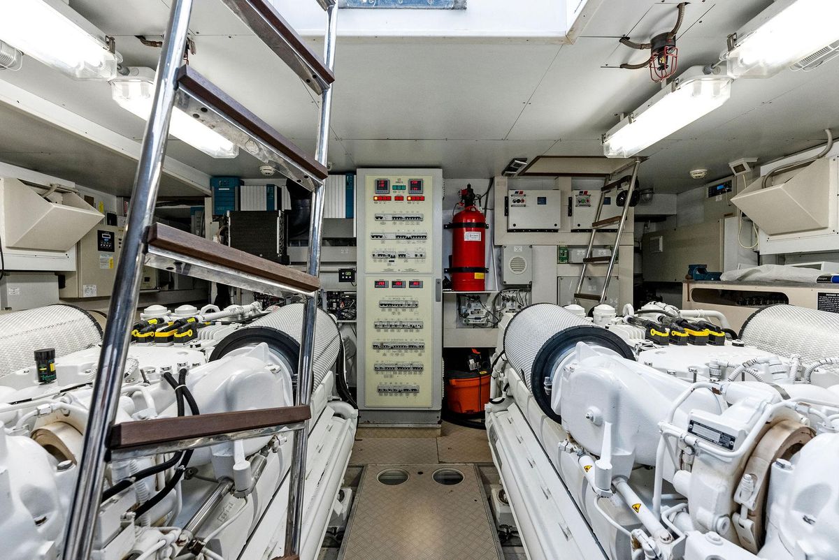 2012 Ferretti Yachts 80 