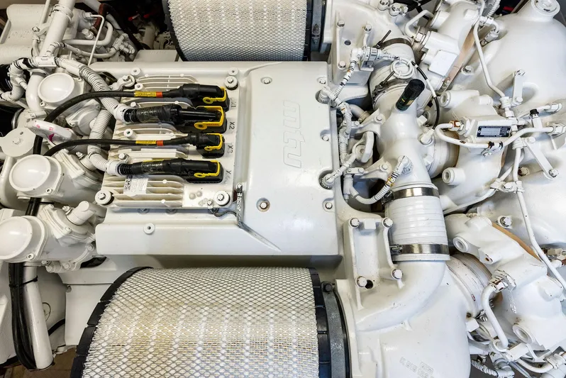 Bon Bon Yacht Photos Pics 