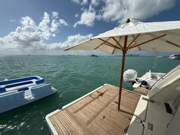 Bon Bon Yacht Photos Pics 