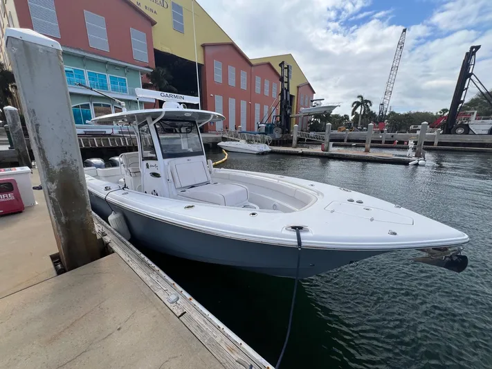 Katie Days Yacht Photos Pics Sea Hunt 30 KATIE DAYS - Starboard Bow Profile At Dock
