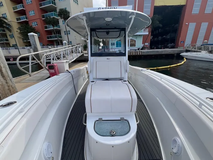 Katie Days Yacht Photos Pics Sea Hunt 30 KATIE DAYS - Forward Helm