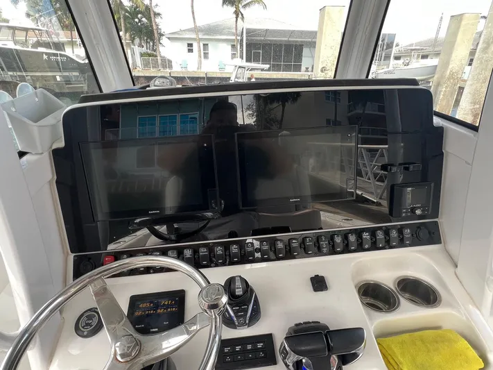 Katie Days Yacht Photos Pics Sea Hunt 30 KATIE DAYS - Helm Electronics