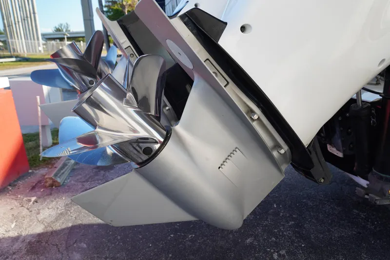  Yacht Photos Pics 2015 MTI 42 XSF boat propeller and engine detail.