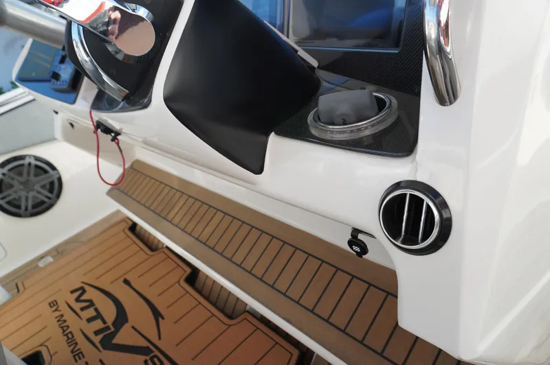  Yacht Photos Pics 2015 MTI 42 XSF boat dashboard with cup holder and speaker.