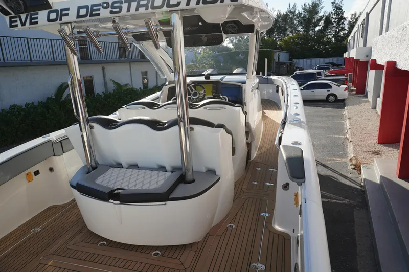  Yacht Photos Pics 2015 MTI 42 XSF boat with sleek design and spacious deck.