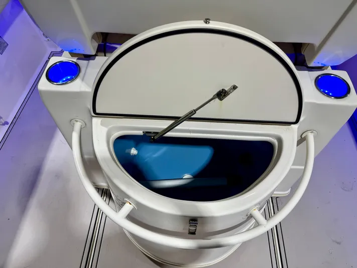  Yacht Photos Pics 2020 Sea Chaser 30 HFC CC boat livewell with blue interior and cup holders.