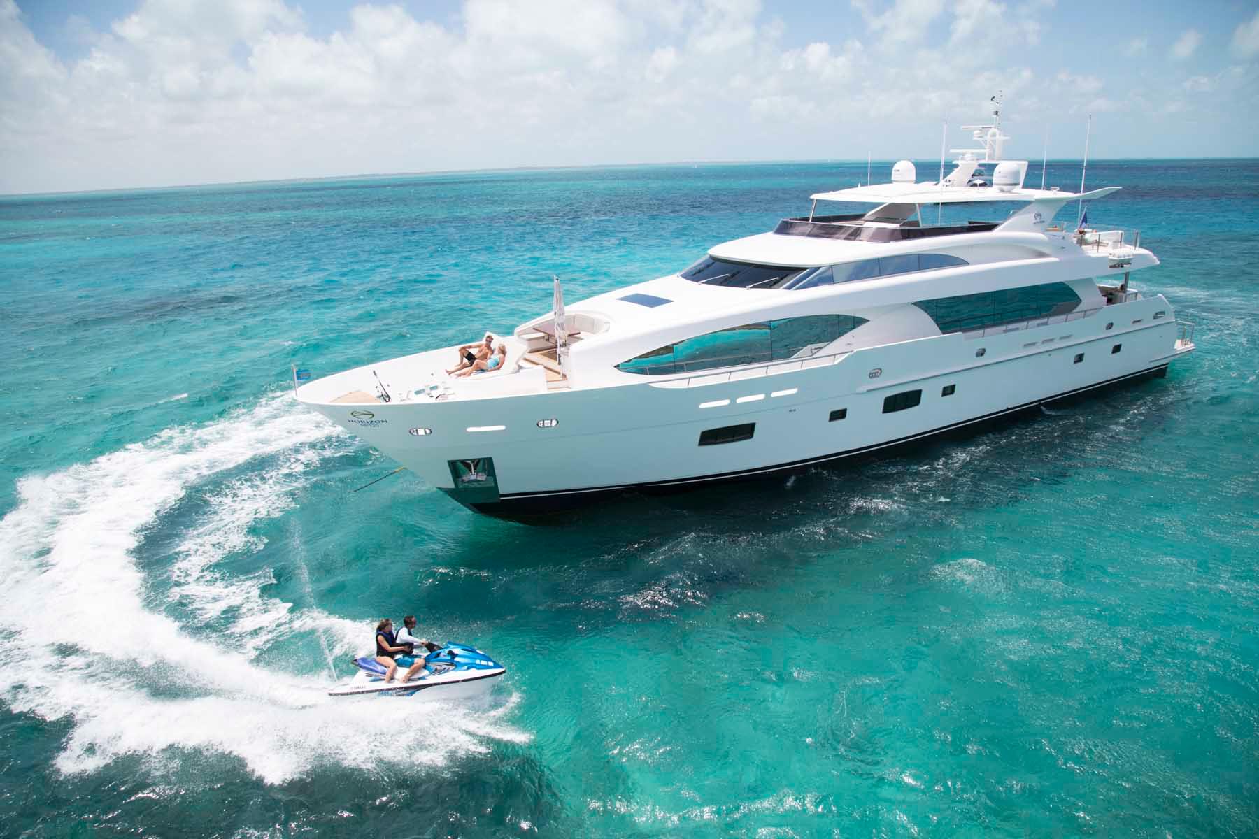 gray and gray yacht brokers        
        <figure class=