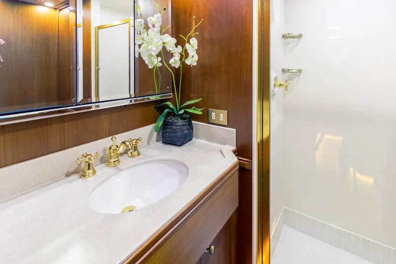 Chairman Yacht Photos Pics 