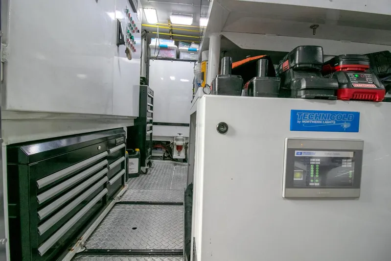 Chairman Yacht Photos Pics 