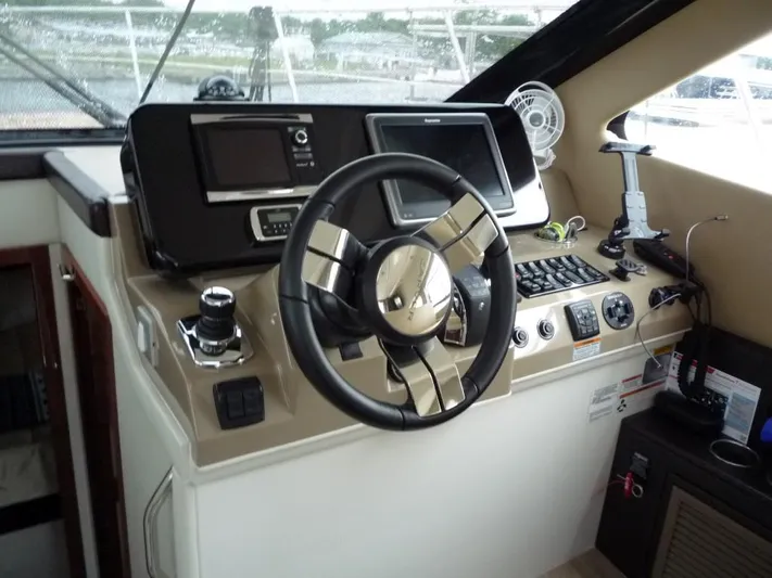  Yacht Photos Pics helm