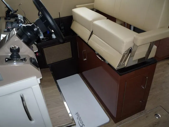  Yacht Photos Pics helm seating
