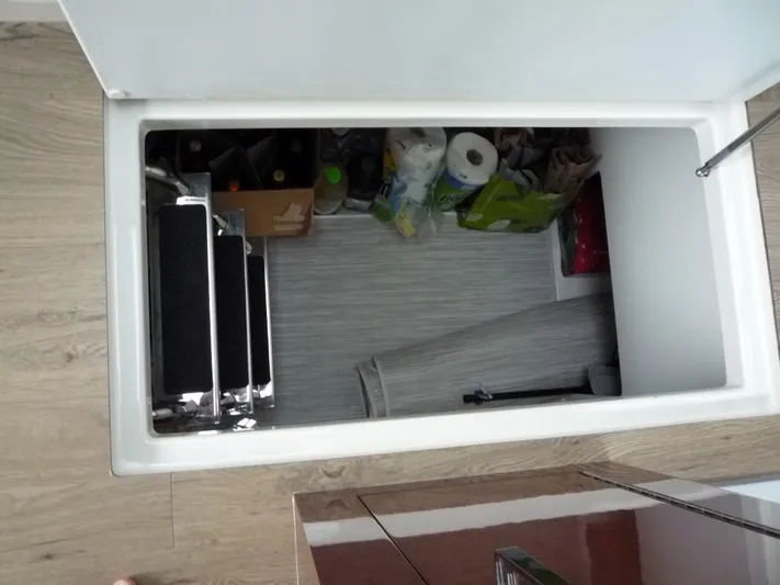  Yacht Photos Pics salon cellar