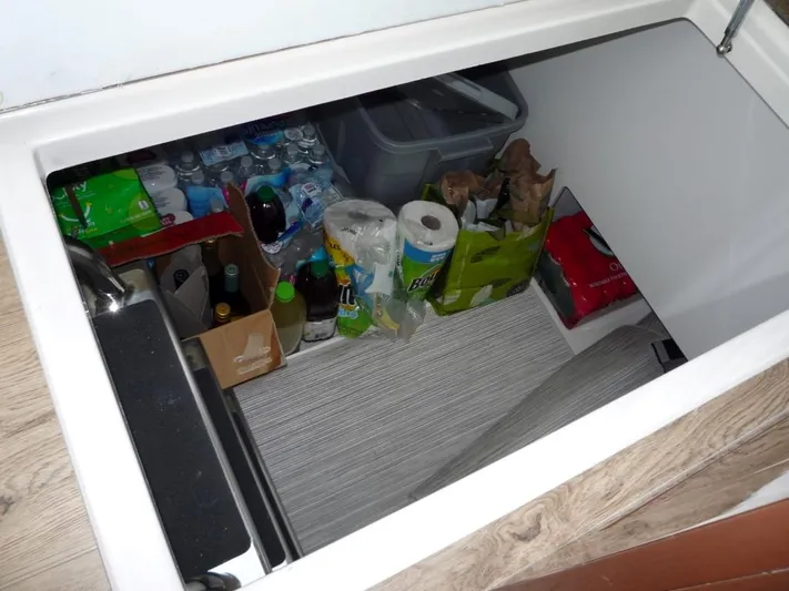  Yacht Photos Pics salon cellar storage