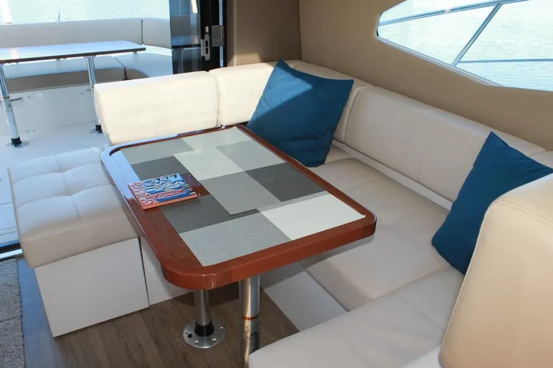  Yacht Photos Pics salon dinette