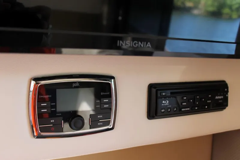  Yacht Photos Pics salon stereo