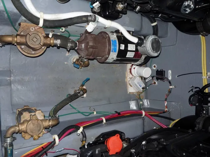  Yacht Photos Pics engineroom equipment