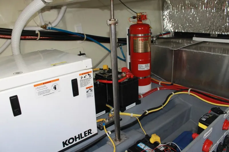  Yacht Photos Pics engineroom fwd