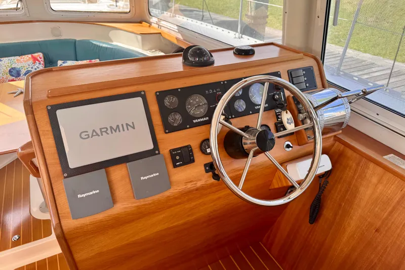 On The Fly Yacht Photos Pics 2005 PDQ 34 Power Catamaran helm with Garmin and Raymarine navigation systems.