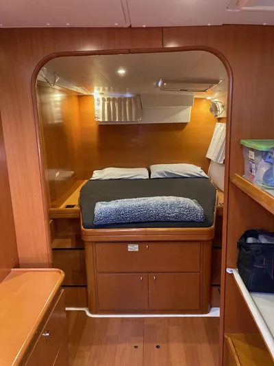 Rollercoaster Yacht Photos Pics Interior of a 2007 Lagoon 420 yacht featuring a cozy bedroom.