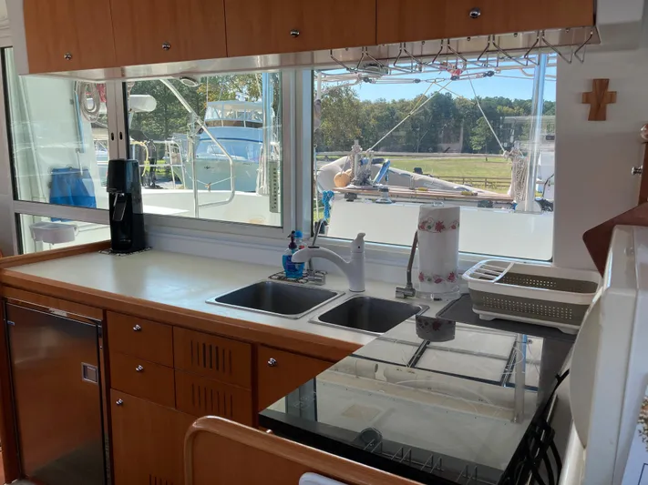 Rollercoaster Yacht Photos Pics Interior of Lagoon 420 yacht kitchen, 2007 model.