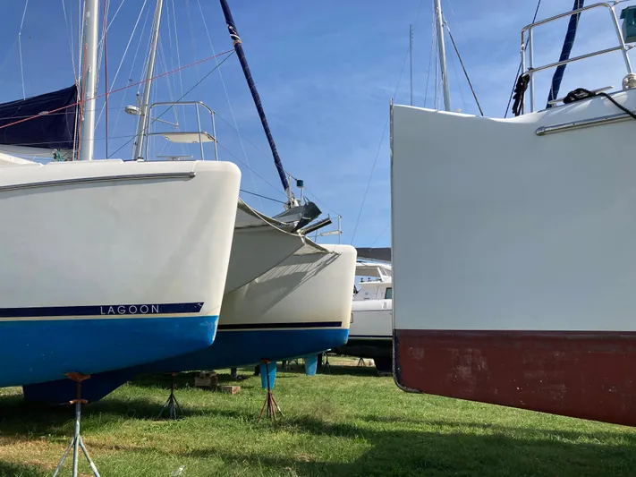 Rollercoaster Yacht Photos Pics 2007 Lagoon 420 catamaran on a boatyard.
