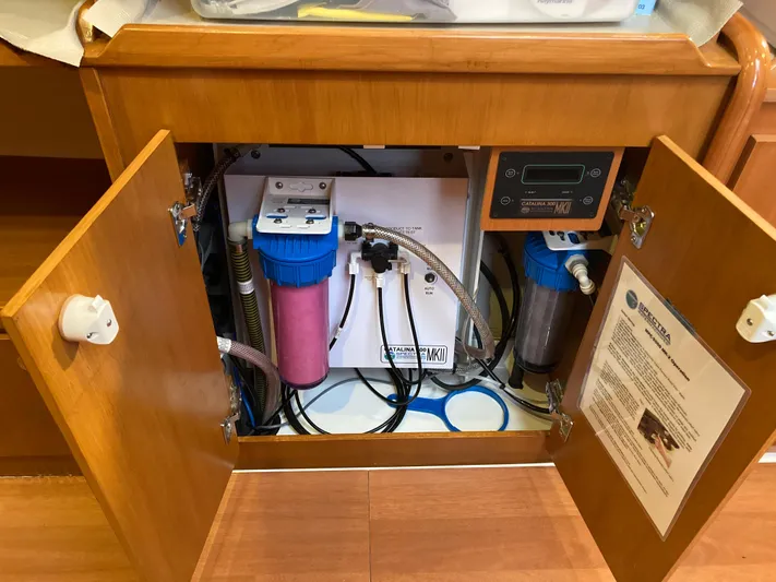 Rollercoaster Yacht Photos Pics Lagoon 420 yacht water filtration system, 2007 model.