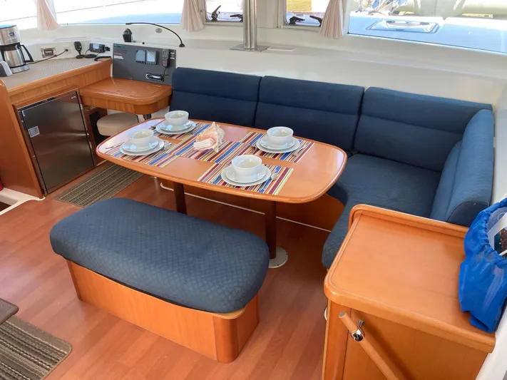 Rollercoaster Yacht Photos Pics Interior of a 2007 Lagoon 420 yacht with dining table and seating area.