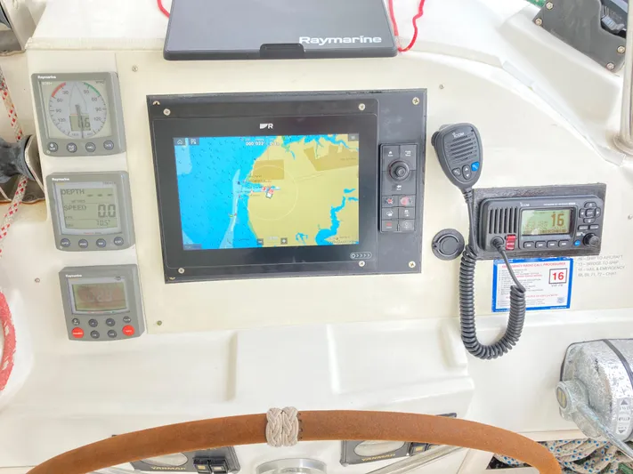 Rollercoaster Yacht Photos Pics Lagoon 420 yacht helm with navigation system, 2007 model.