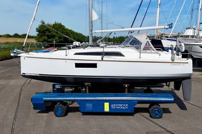 2020 Beneteau Oceanis 30.1