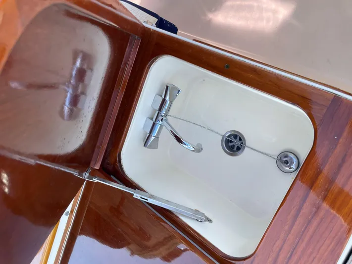 Kristine Yacht Photos Pics 