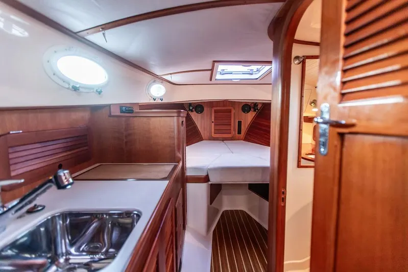 Kristine Yacht Photos Pics 