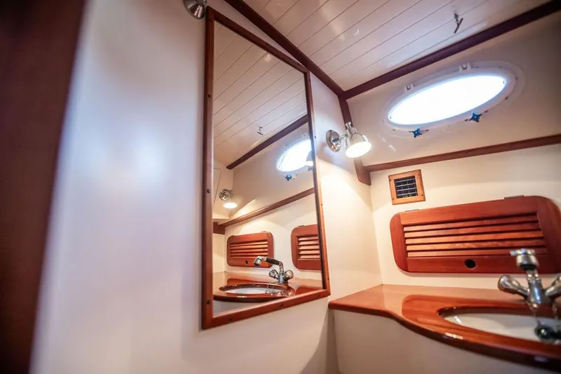 Kristine Yacht Photos Pics 