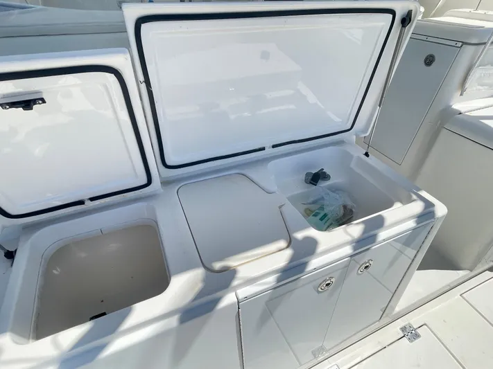 Busted Assets Yacht Photos Pics 