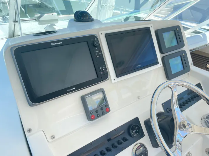 Busted Assets Yacht Photos Pics 