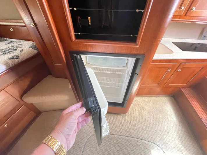 Busted Assets Yacht Photos Pics 