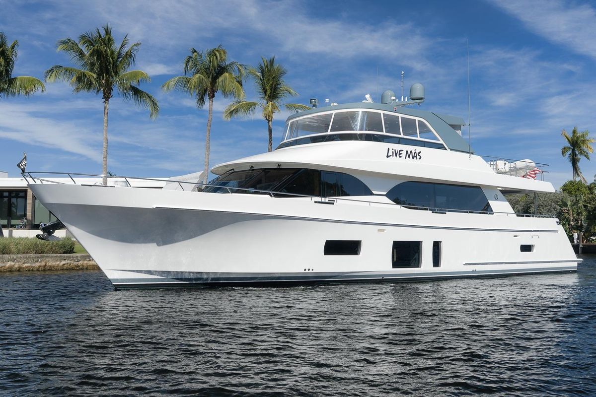 2017 Ocean Alexander 85 