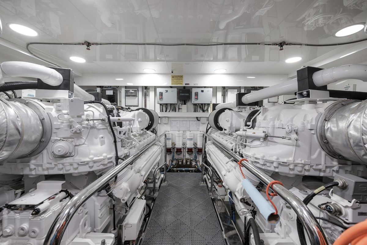 2017 Ocean Alexander 85 