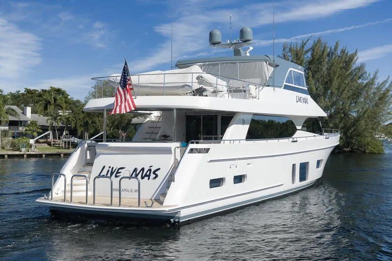 Live Mas Yacht Photos Pics Luxury 2017 Ocean Alexander 85 E yacht on water, featuring "Live M&aacute;s" and American flag.